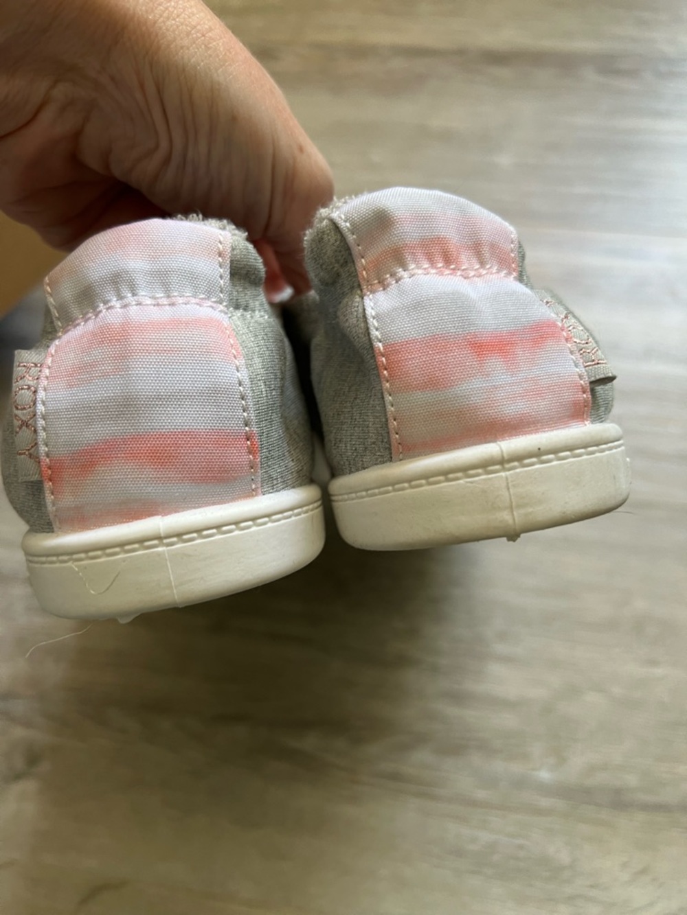 NWT! Roxy Bayshore Gray Knit Sneakers with Pink Accents - Picture 2 of 10
